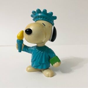 Vintage Snoopy World Tour USA Statue of Liberty Snoopy Figure